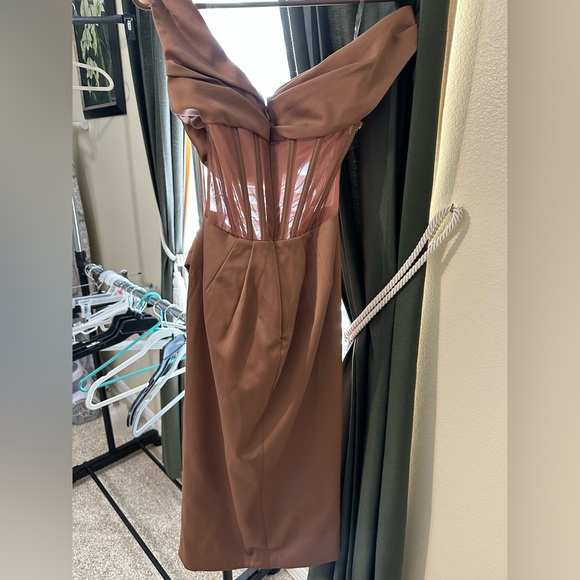 House of CB. Elegant One-Shoulder Brown - Picture 6 of 9